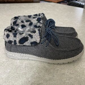 Hey Dude Fleece Cheetah Print Shoes sz. 8